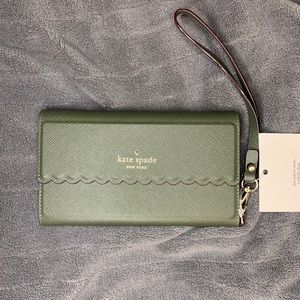 Kate Spade Scallop iPhone Xs/X Leather Folio Case